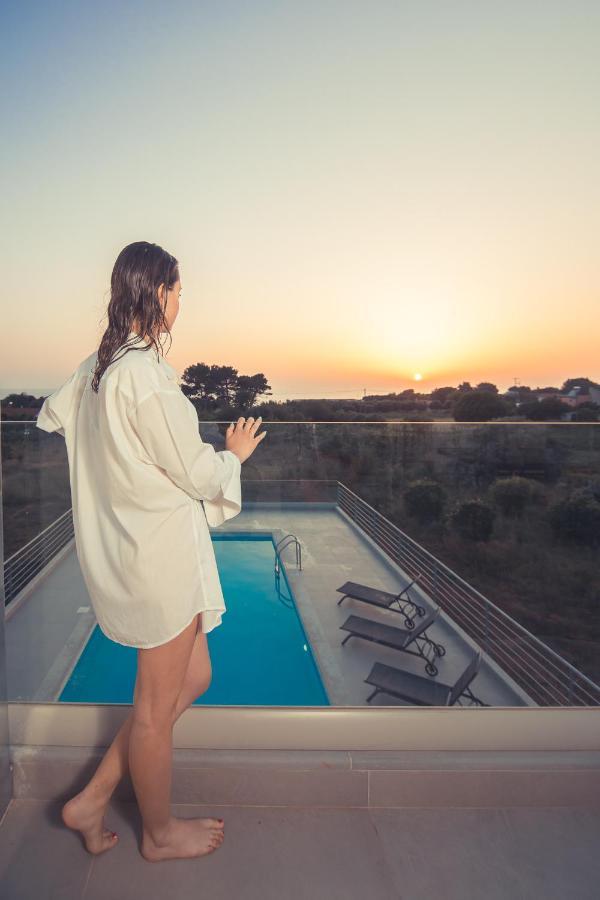 Io Luxury Pool & Hot Tub Suites Preveza Eksteriør billede