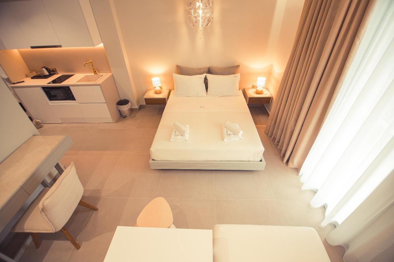 Io Luxury Pool & Hot Tub Suites Preveza Eksteriør billede
