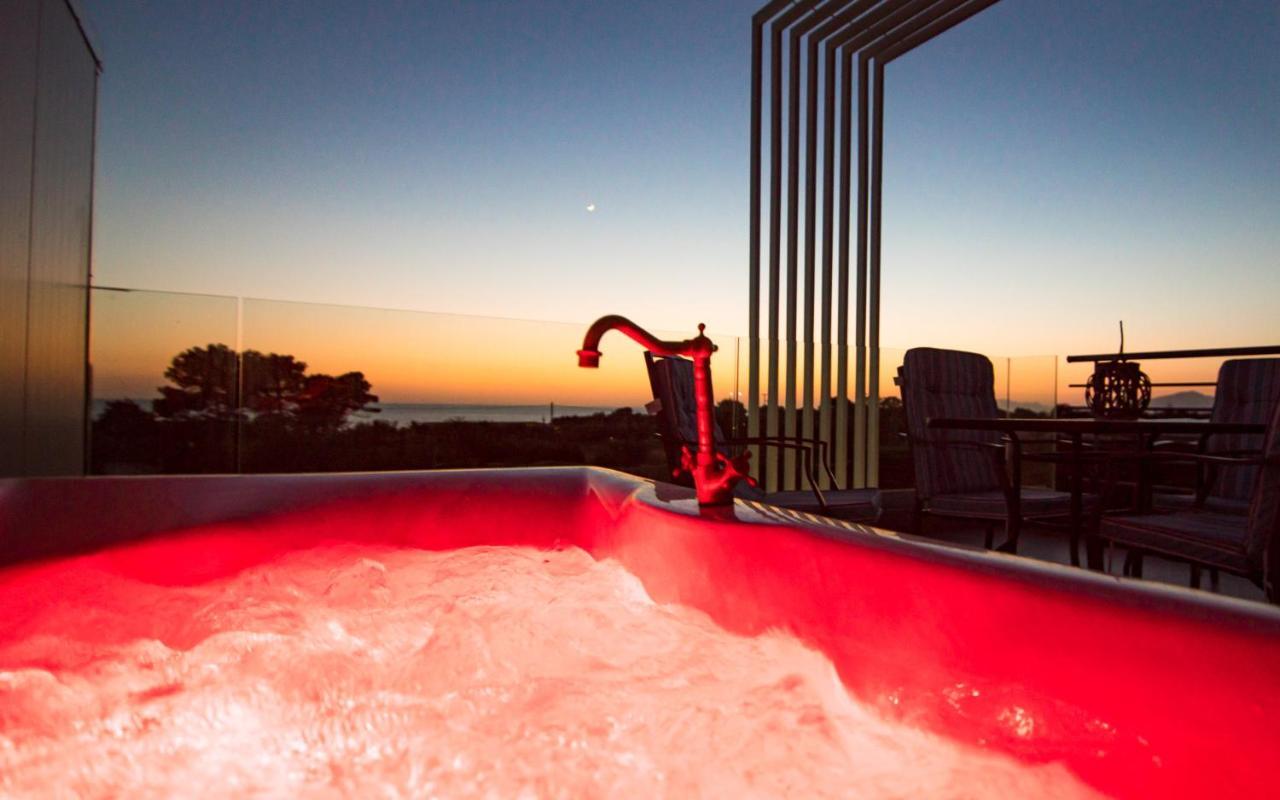 Io Luxury Pool & Hot Tub Suites Preveza Eksteriør billede